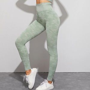 Green camo sports leggings